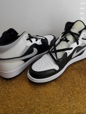 Nike Air Jordan 1 Mid White Shadow Grey Size 10